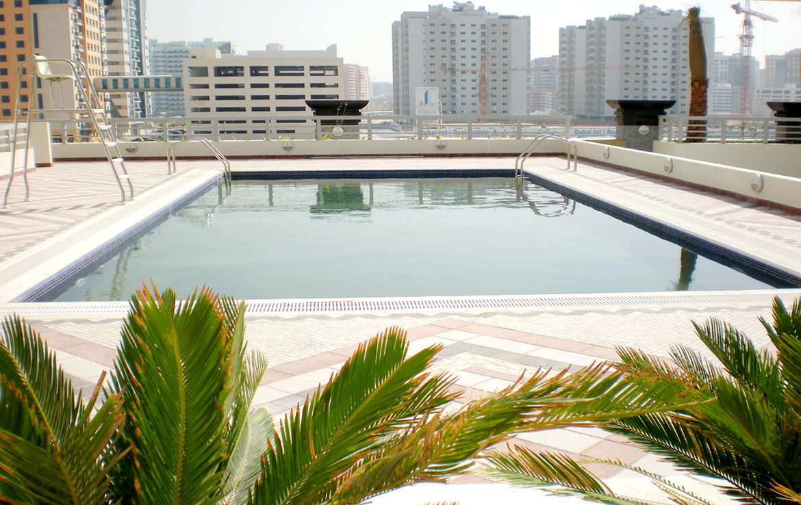 Latifa-tower-pool